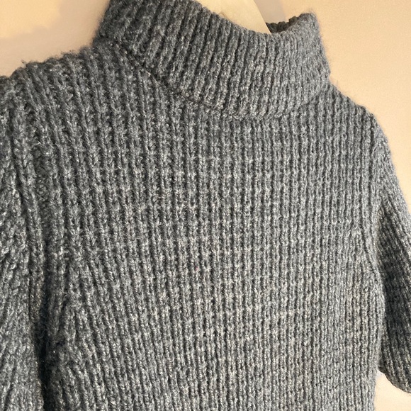 Barneys New York 100% cashmere grey sweater - Picture 2 of 4